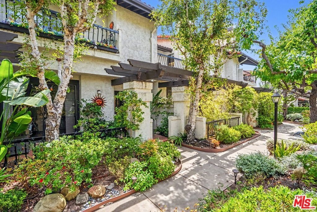Condo in Los Angeles, California, United States 1 - 19012657