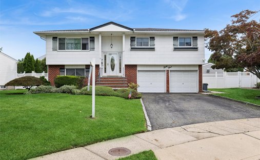 House in Bethpage, New York, United States 1