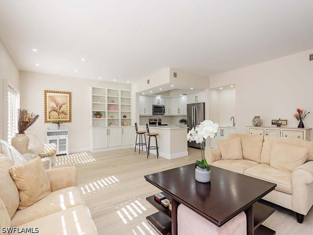 Condo in Naples, Florida, United States 4 - 19009066