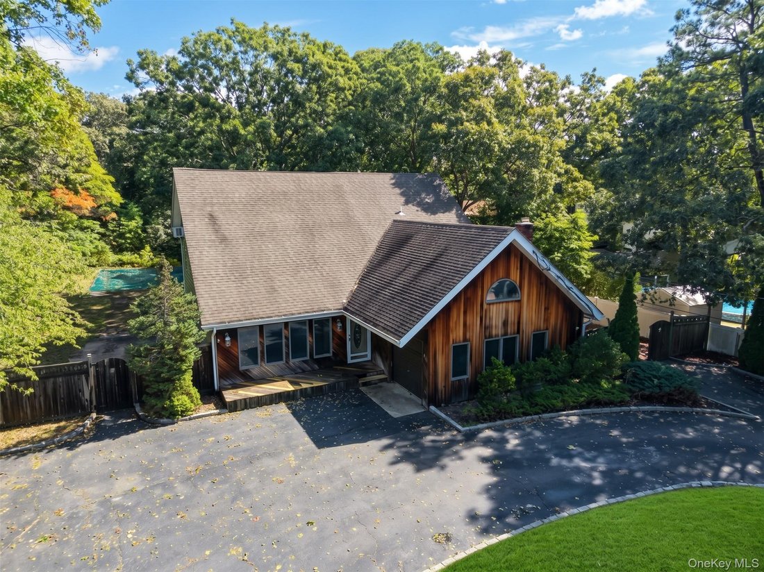 House in Holtsville, New York, United States 4 - 19014725