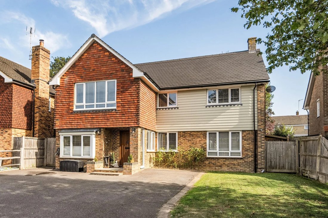 House in Broadbridge Heath, England 1 - 19012513