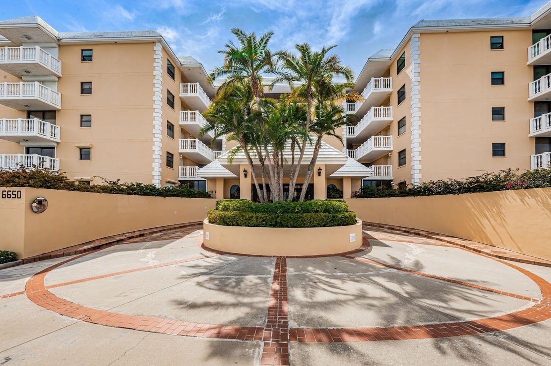 Condo in St. Pete Beach, Florida, United States 2 - 19009446