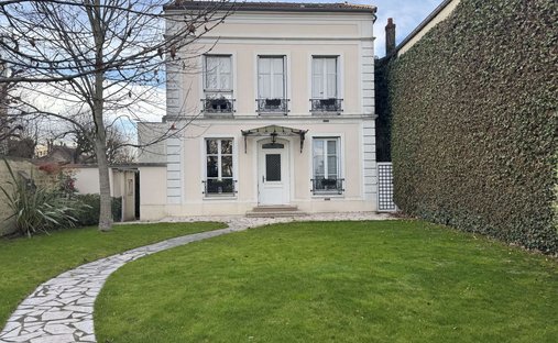 Villa in Forêt, Saint-Germain-en-Laye, France 1