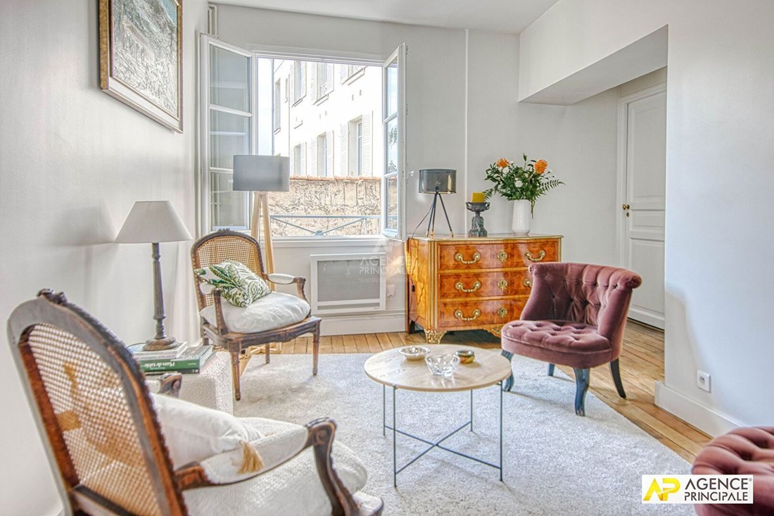Apartment in Domaine National du Château, Versailles, France 2 - 19010409