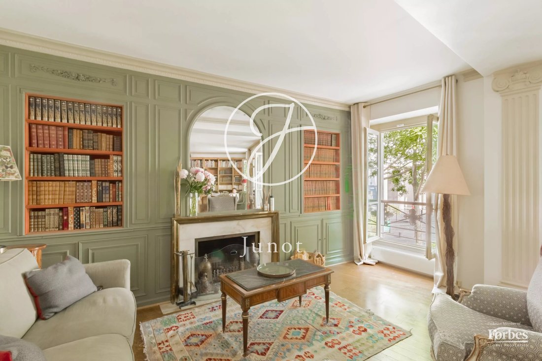 Apartment in Batignolles-Cardinet, Paris 17e Arrondissement, Paris 2 - 19010756