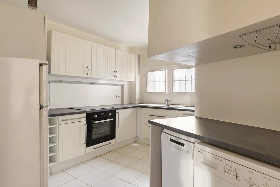 Apartment in Pereire-Malesherbes, Paris 17e Arrondissement, Paris 5 - 19010952