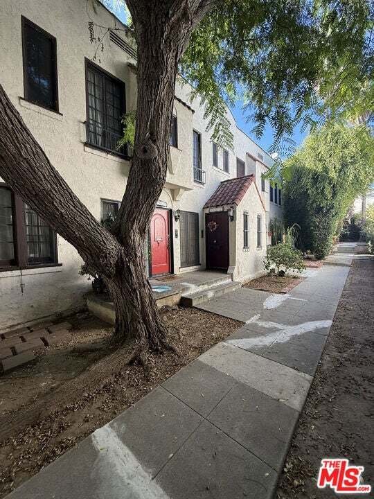 Los Angeles, California, United States 4 - 19012639