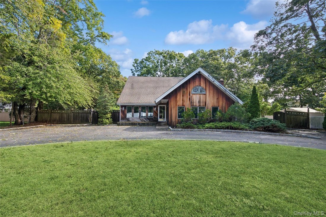 House in Holtsville, New York, United States 1 - 19014725