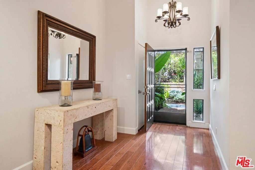 Condo in Los Angeles, California, United States 4 - 19012657
