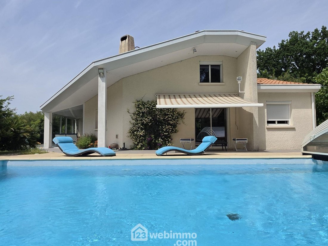 Villa in Centre Ville, Blanquefort, France 1 - 19015270