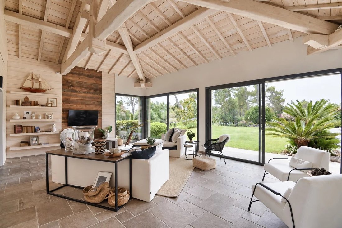 Villa in Tourrettes, Provence-Alpes-Côte d'Azur, France 4 - 14980972