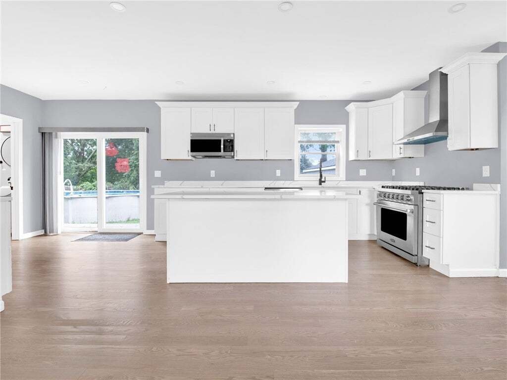 House in Cranston, Rhode Island, United States 5 - 19012512