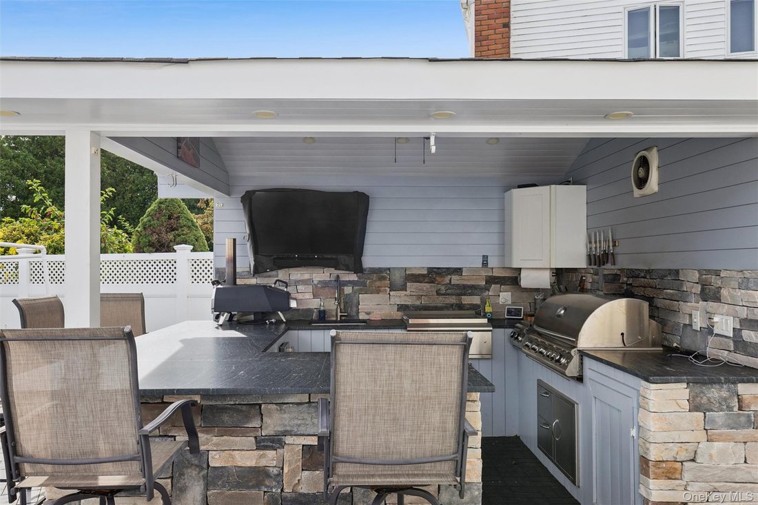 House in Bethpage, New York, United States 2 - 19014799