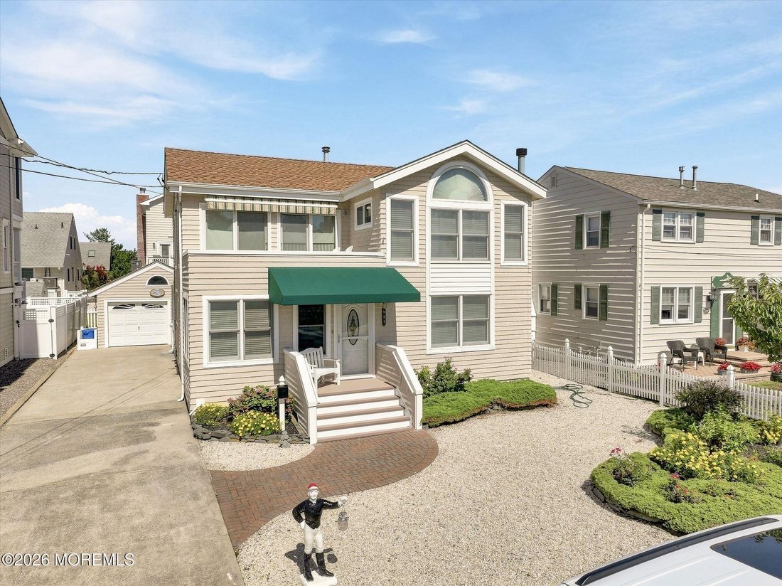 House in Ship Bottom, New Jersey, United States 1 - 19012459
