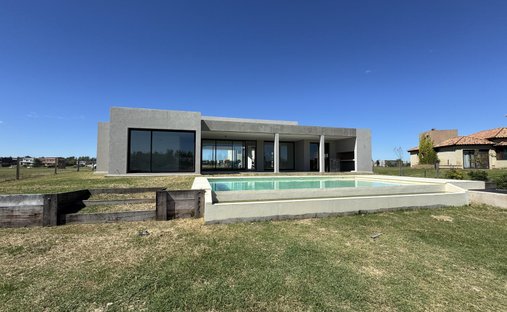 House in Belén de Escobar, Buenos Aires Province, Argentina 1