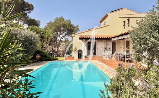 House in Peripherie, Saint-Georges-d'Orques, France 1