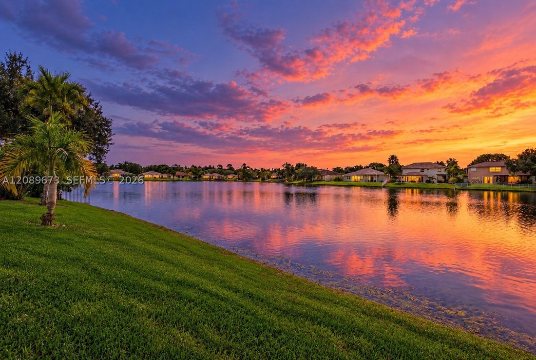 House in Pembroke Pines, Florida, United States 3 - 19014025
