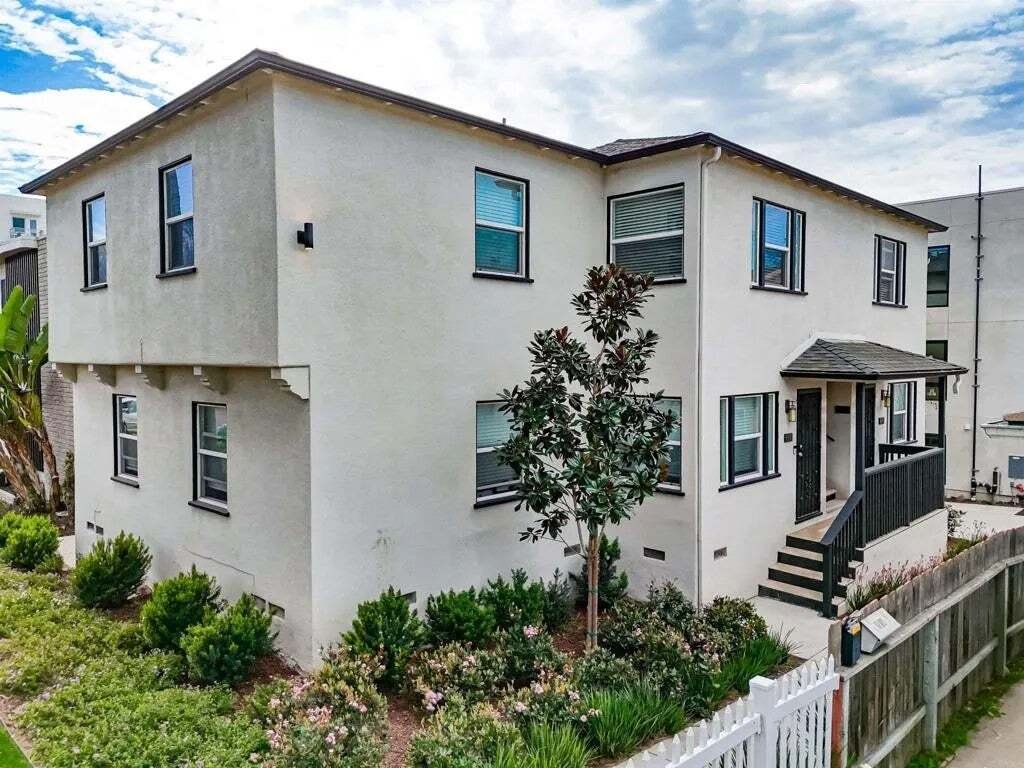 San Diego, California, United States 1 - 19011446
