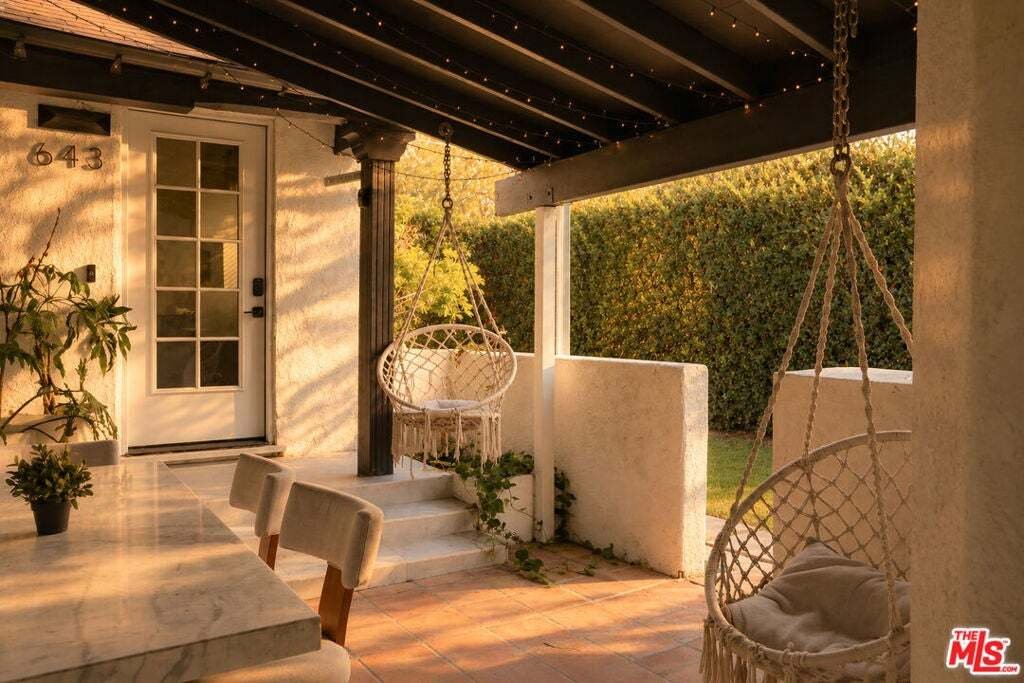 Los Angeles, California, United States 5 - 19012649