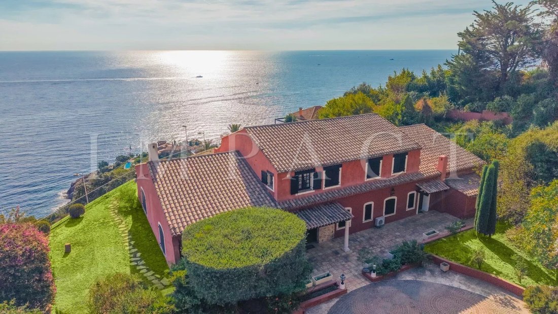 Villa in Théoule-sur-Mer, Provence-Alpes-Côte d'Azur, France 1 - 19013737