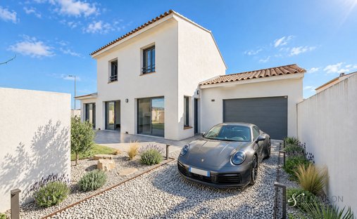 Villa in La Crau, Provence-Alpes-Côte d'Azur, France 1