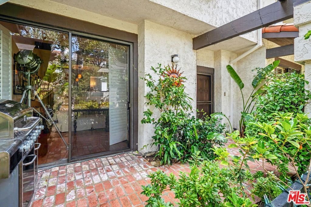 Condo in Los Angeles, California, United States 5 - 19012657