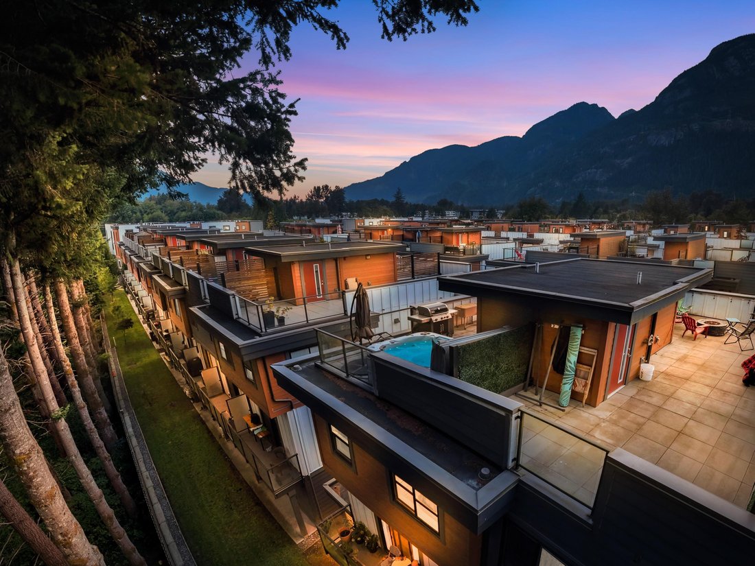 Townhouse in Squamish, British Columbia, Canada 2 - 19014879