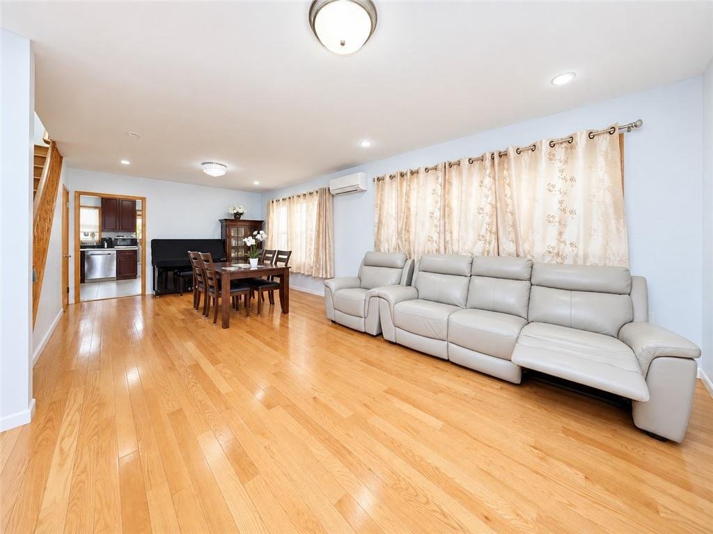 House in New York, New York, United States 5 - 19009936