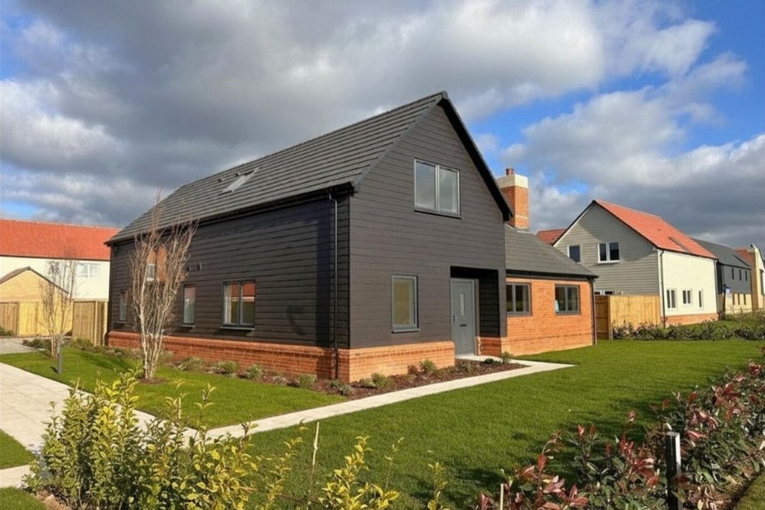 House in Cranleigh, England 2 - 19012549