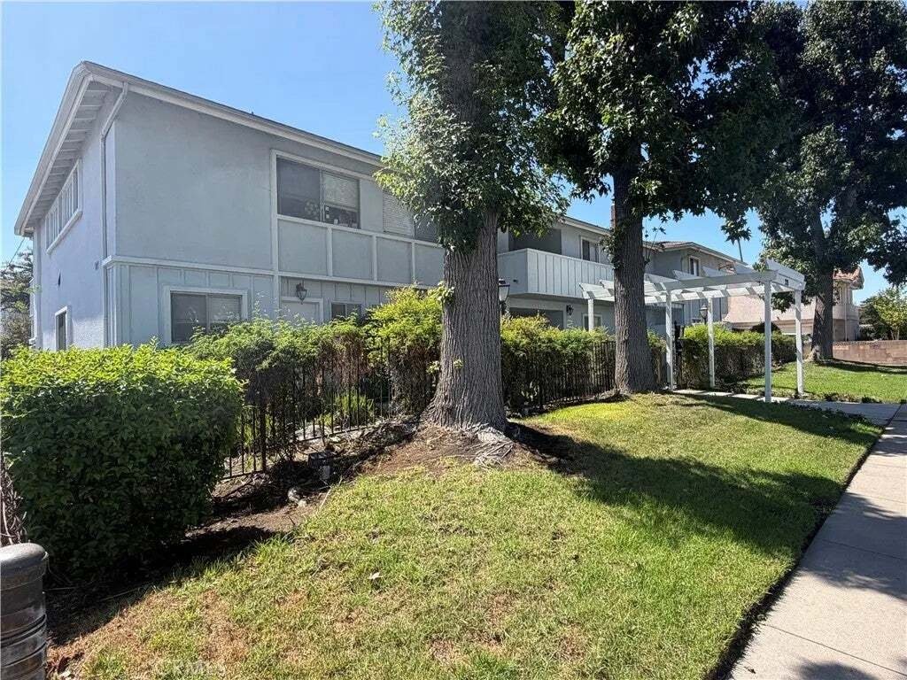 Monterey Park, California, United States 2 - 19014104