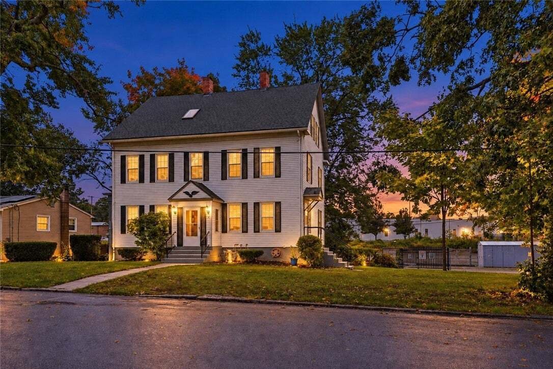 Warwick, Rhode Island, United States 1 - 19009134