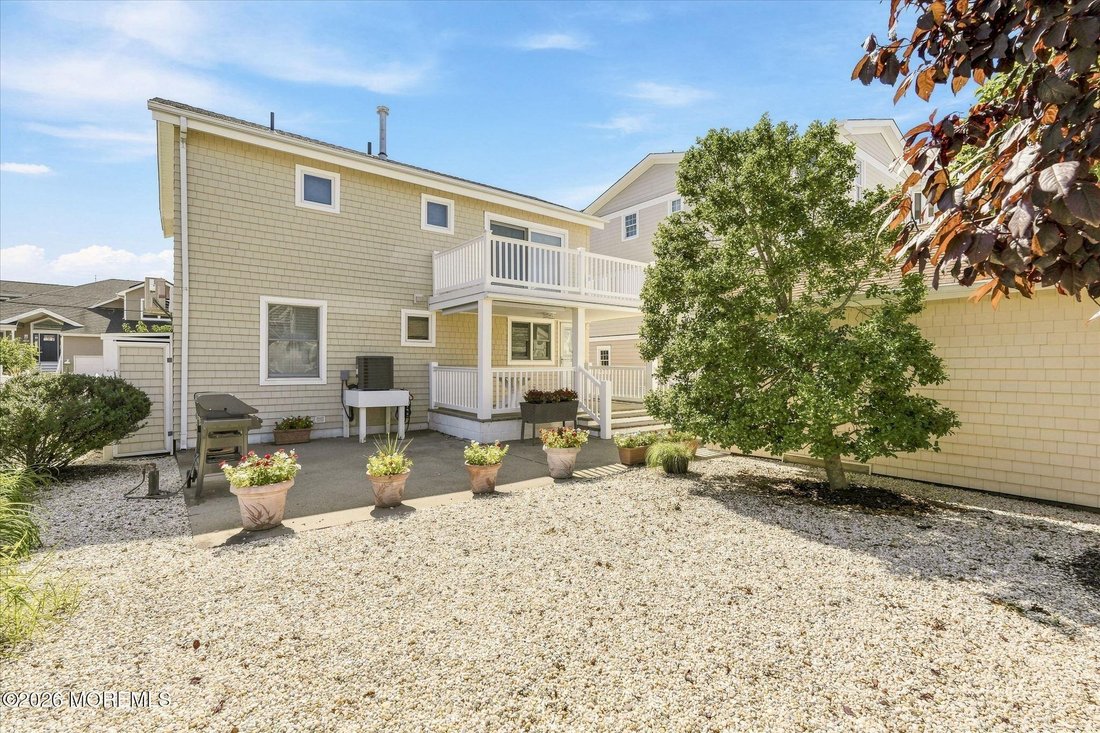 House in Ship Bottom, New Jersey, United States 4 - 19012459