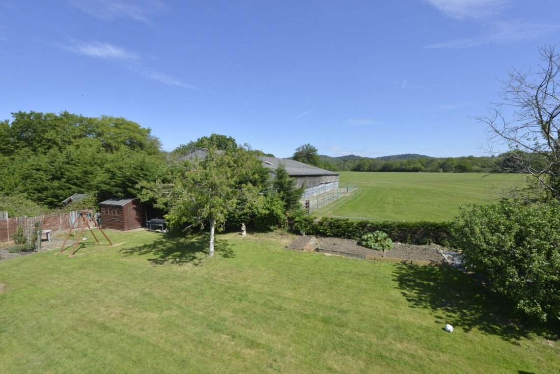 Bungalow in Cranleigh, England 2 - 19012376
