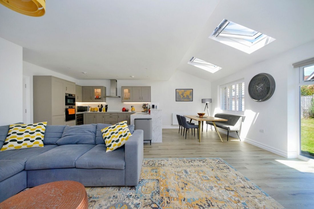 House in Cranleigh, England 2 - 19012410