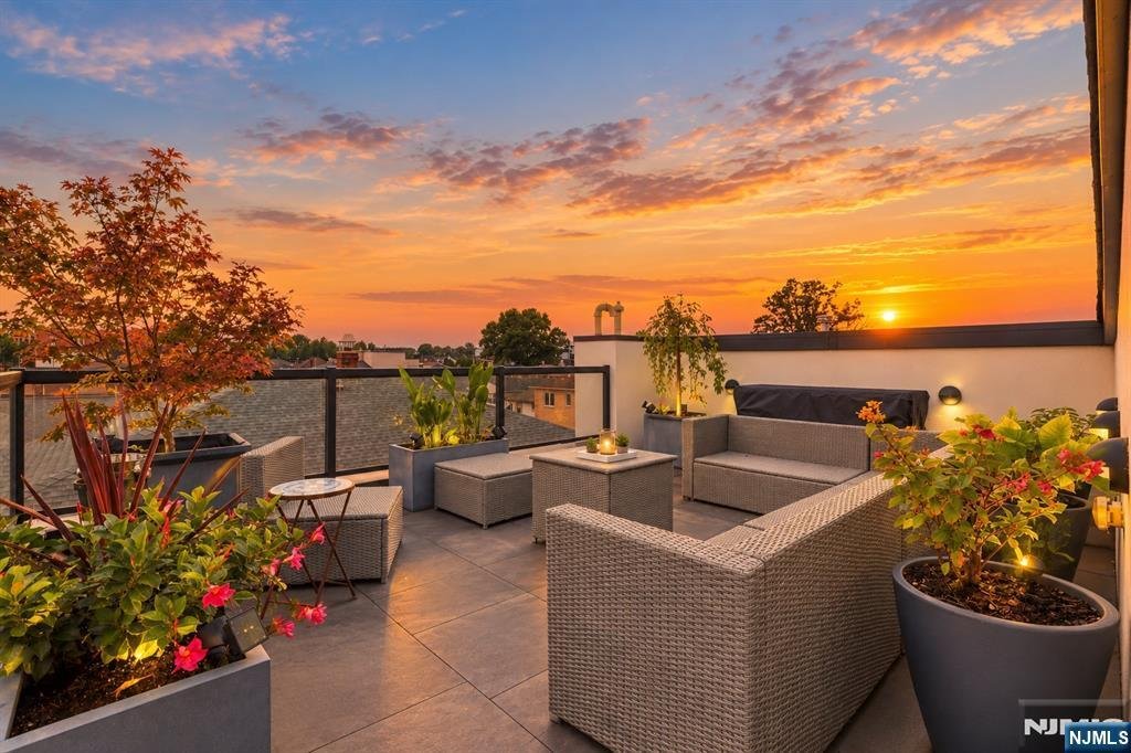Condo in Cliffside Park, New Jersey, United States 3 - 19011633