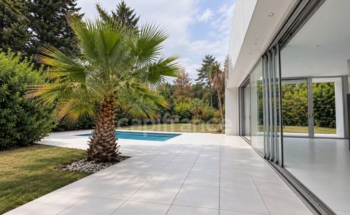 House in Bourg, Pessac, France 1