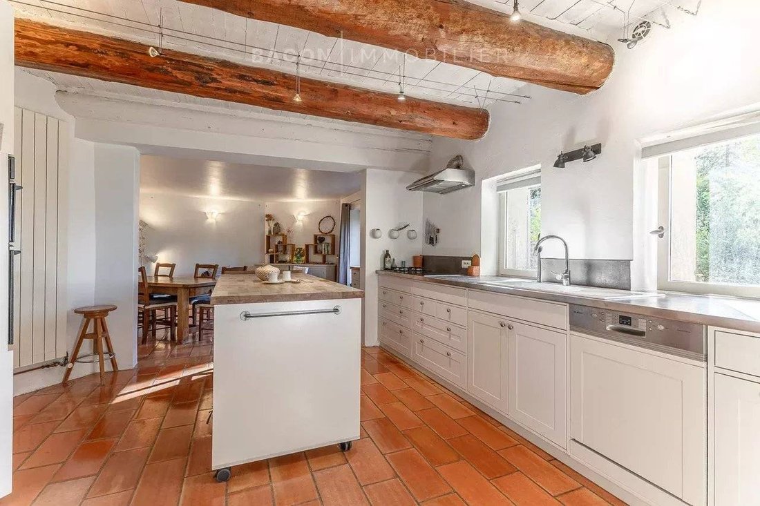 Estate in Bonnieux, Provence-Alpes-Côte d'Azur, France 5 - 19015195