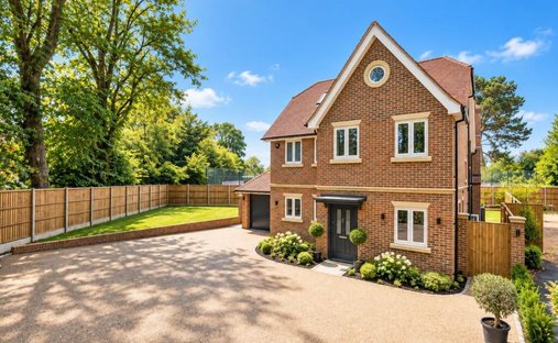 House in Tatling End, Gerrards Cross, England 1