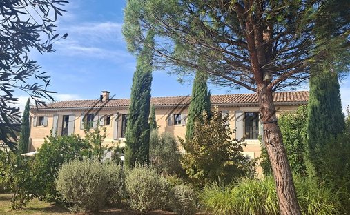 Estate in La Balance-Palais des Papes, Avignon, France 1