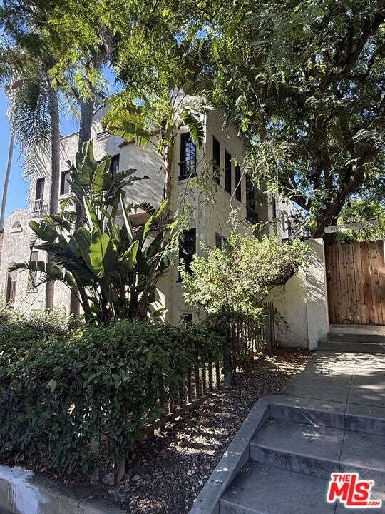 Los Angeles, California, United States 2 - 19012639