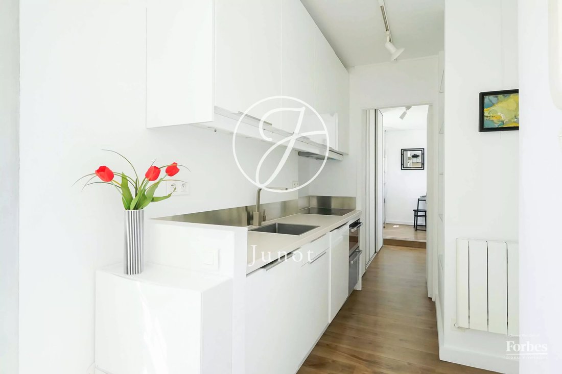 Apartment in La Fourche-Guy Môquet, Paris 17e Arrondissement, Paris 5 - 19010555