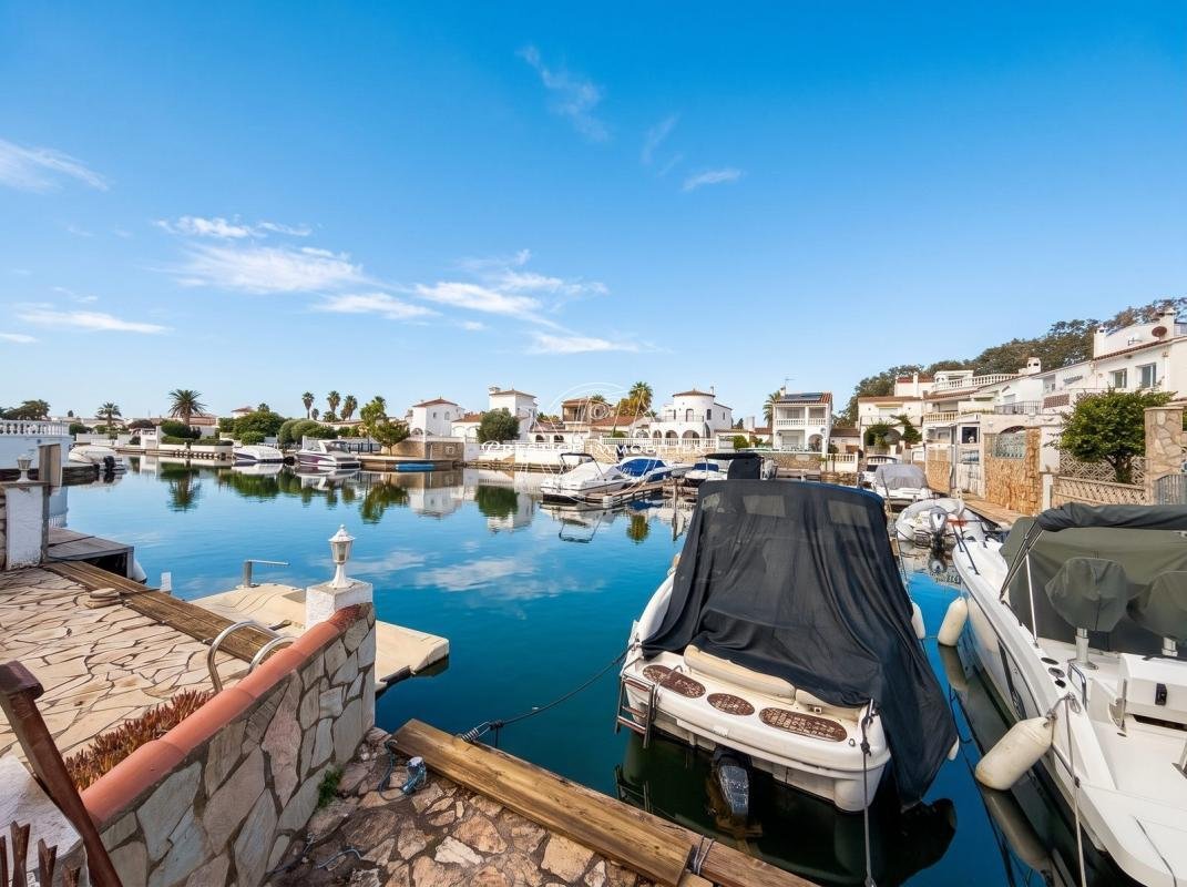 Villa in Empuriabrava, Catalonia, Spain 3 - 19010863