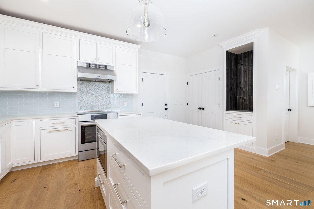 Condo in East Lyme, Connecticut, United States 5 - 19009895