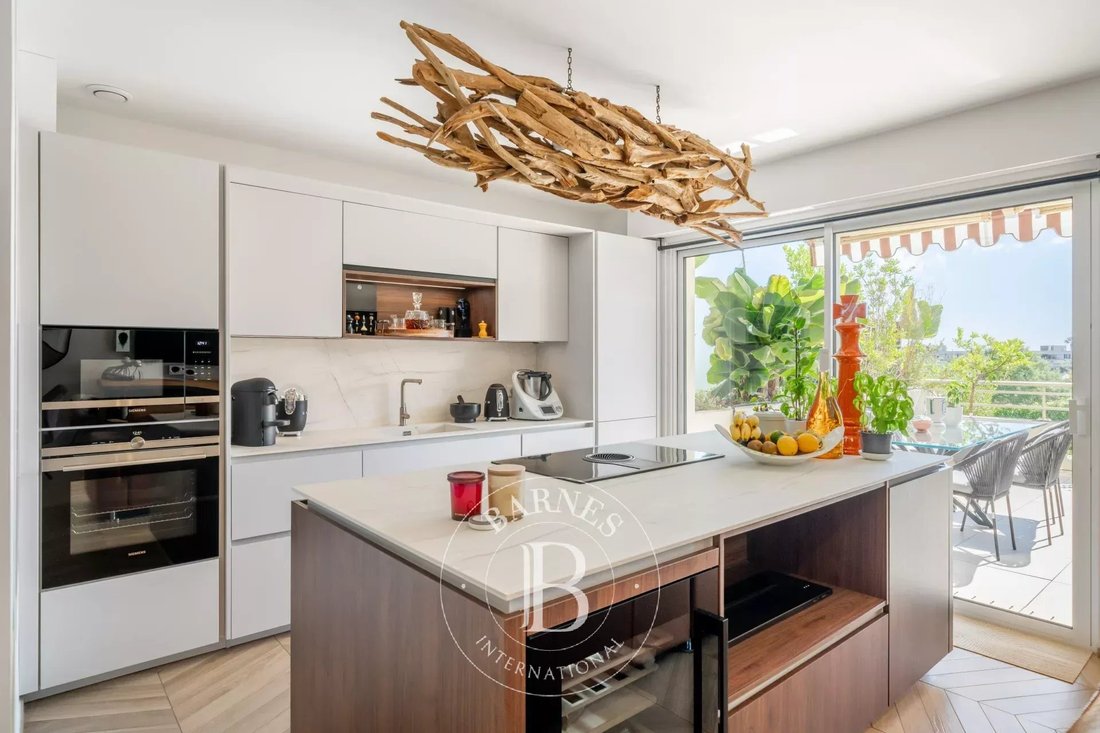 Apartment in Croix des Gardes, Cannes, France 3 - 19010575