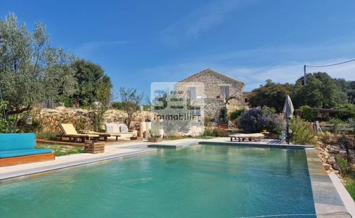 Farm Ranch in Centre Ville, Bagnols-sur-Ceze, France 1