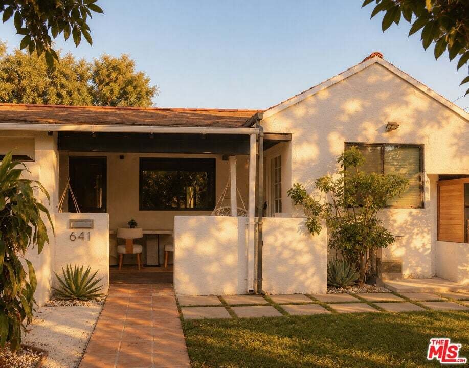 Los Angeles, California, United States 3 - 19012649