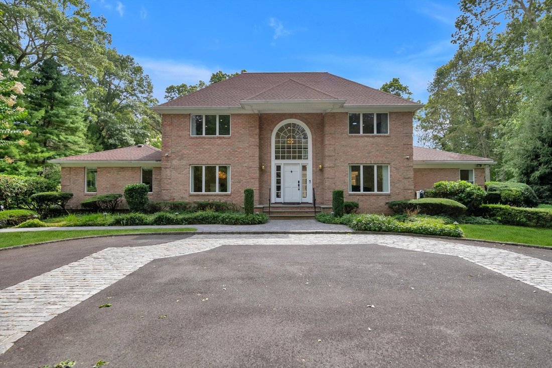 House in Syosset, New York, United States 3 - 19014753