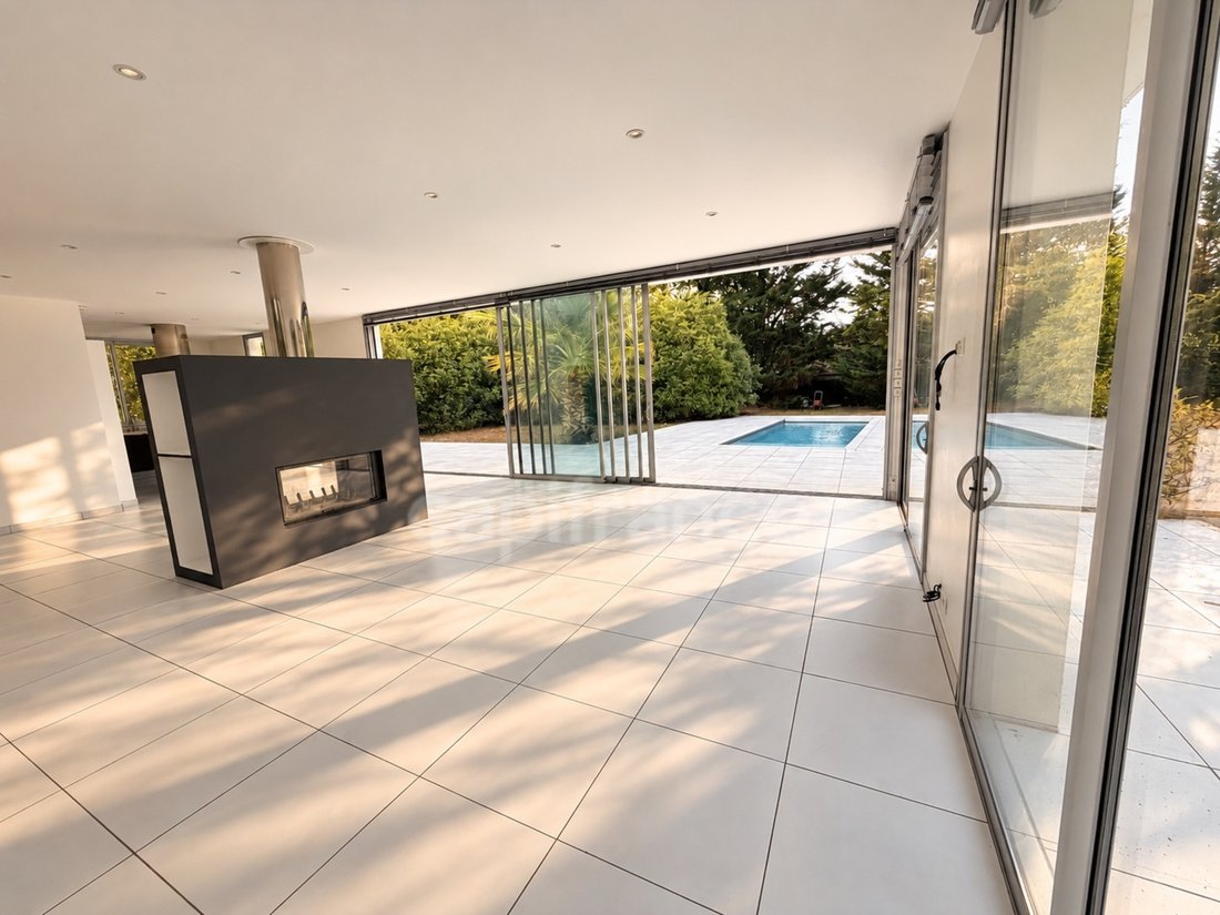 House in Bourg, Pessac, France 2 - 19011193