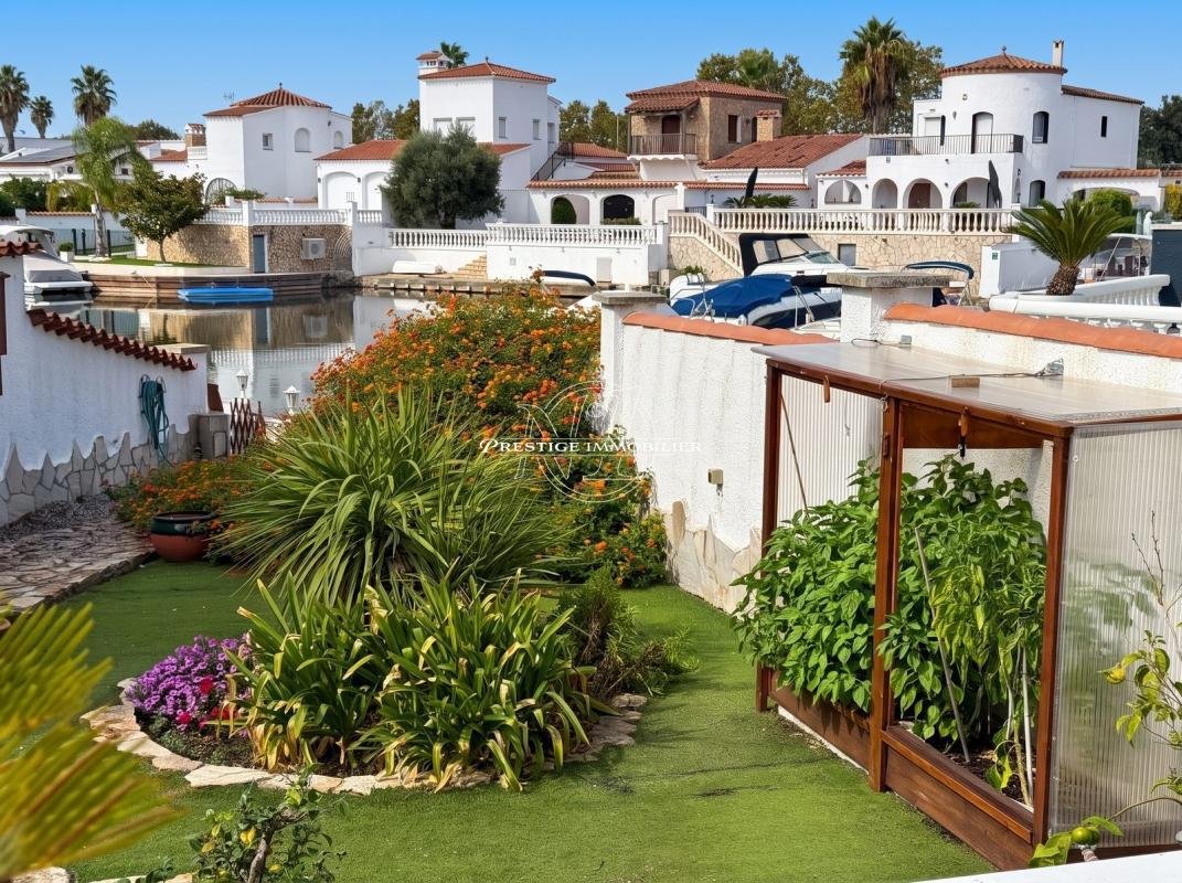 Villa in Empuriabrava, Catalonia, Spain 2 - 19010863
