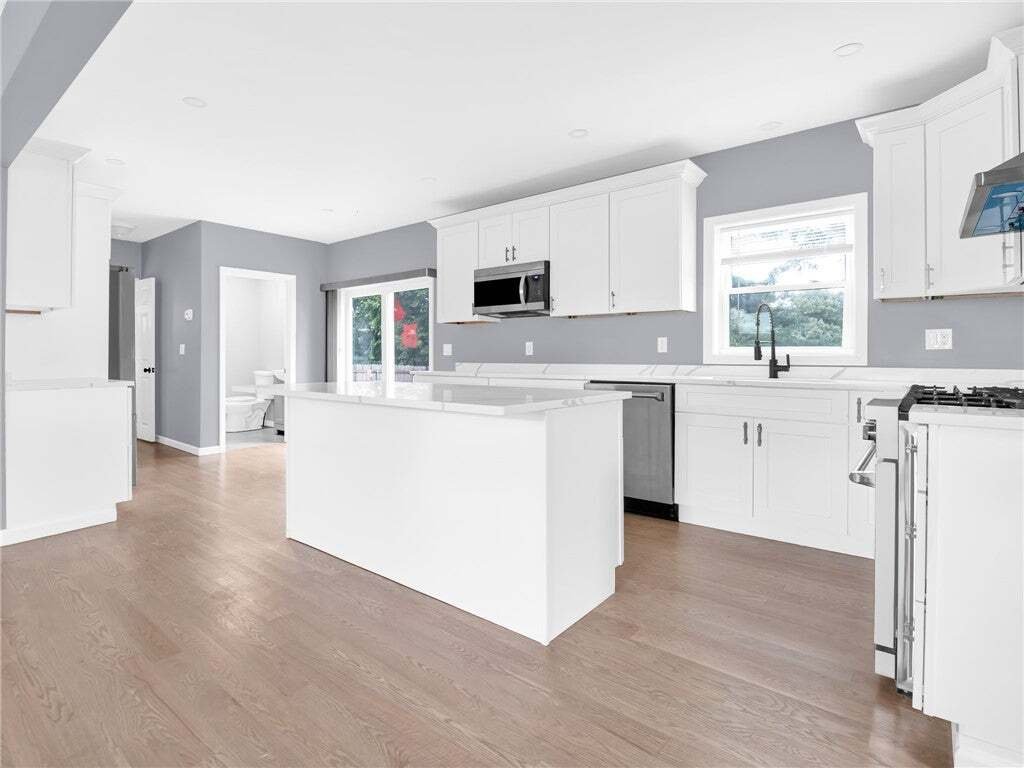 House in Cranston, Rhode Island, United States 3 - 19012512